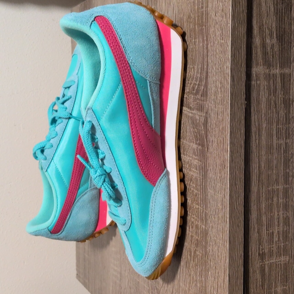 NWOB Puma Easy Rider Women's Aqua and Pink Sneakers Size 9 - Picture 5 of 9